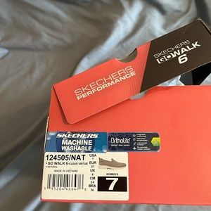 Women’s Skechers GoWalk size 7